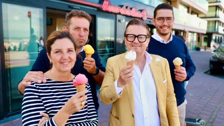 Marc Coucke (in geel jasje) met de familiale ondernemers achter Glacier de la Poste - foto Alychlo