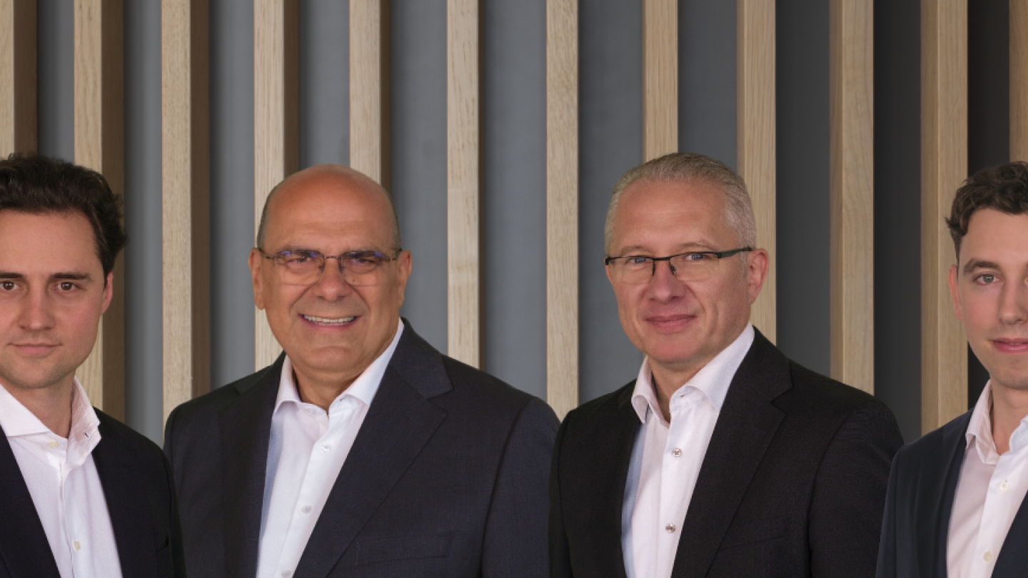 ge-team_holzwand