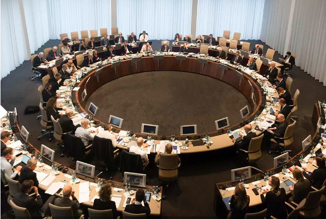 Governing council, ECB