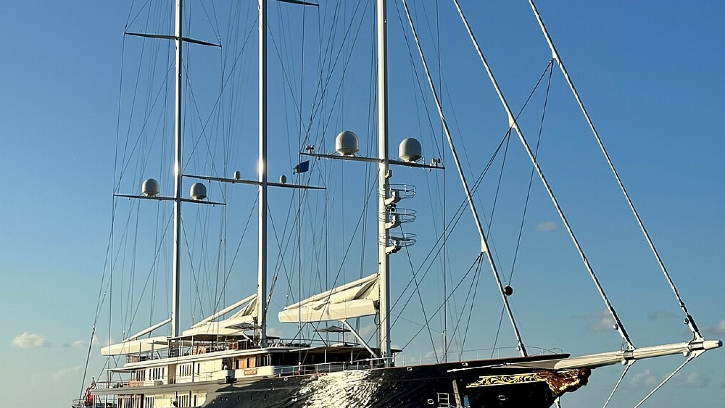 Koru, the superyacht owned by Amazon-founder Jeff Bezos. Photo: Wikimedia.