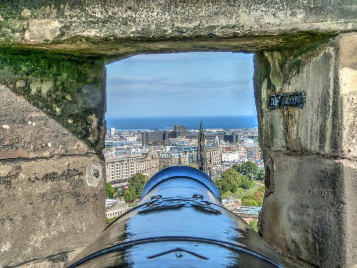 Edinburgh gezien vanaf de vestingmuur. Foto: John Smith via Pexels