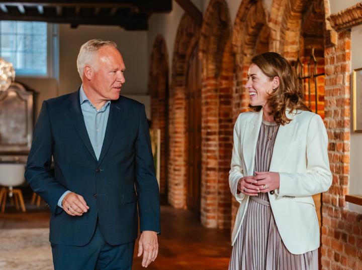 State Street’s Ann Prendergast met Erik van Houwelingen, board member van Van Lanschot Kempen. Foto: VLK.
