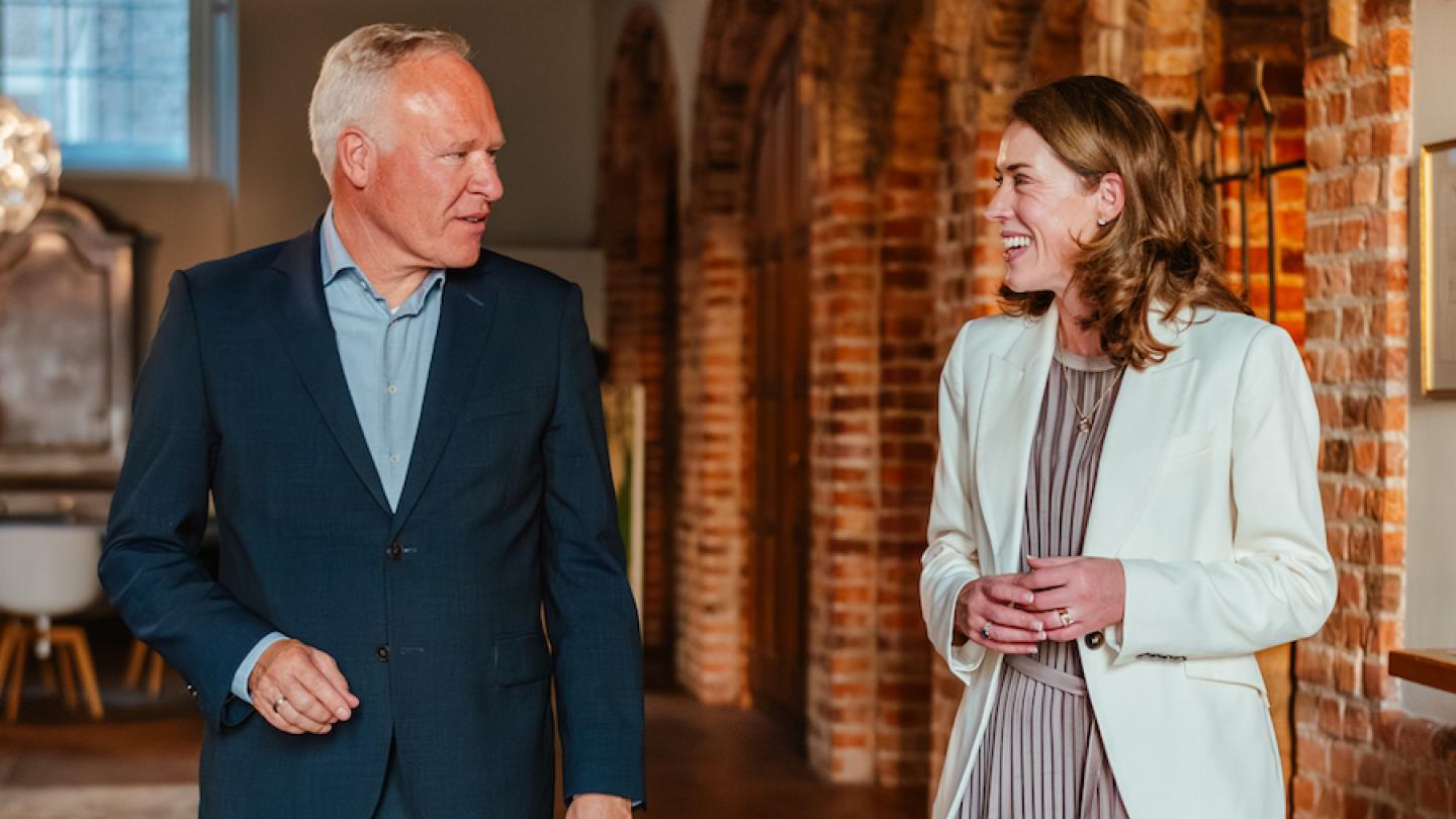 State Street’s Ann Prendergast met Erik van Houwelingen, board member van Van Lanschot Kempen. Foto: VLK.