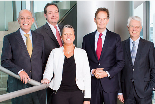 Een deel van de raad van bestuur van ABN Amro, met Van Dijkhuizen rechts
