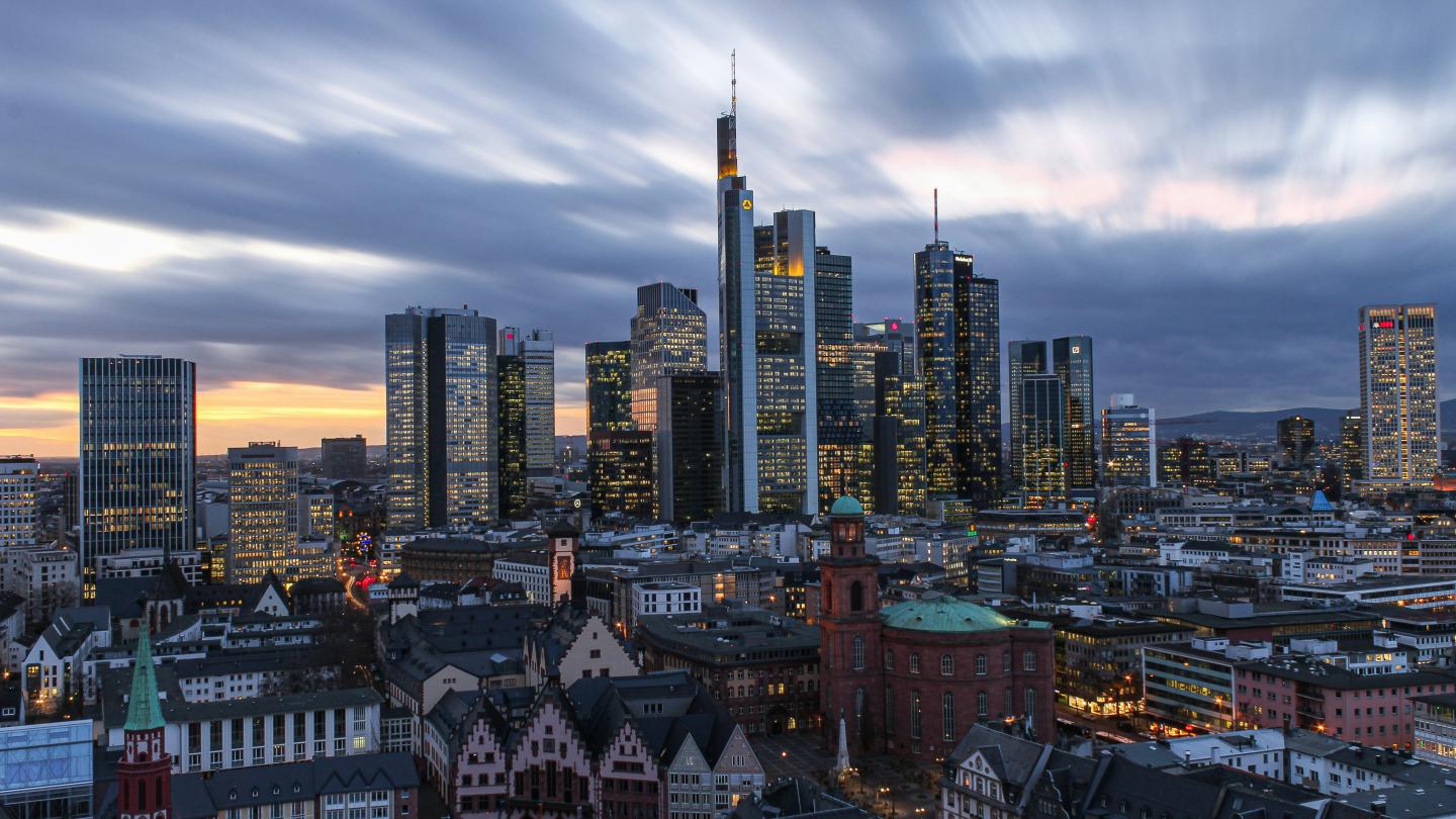 Frankfurt, photo by Matthias Münning on Unsplash