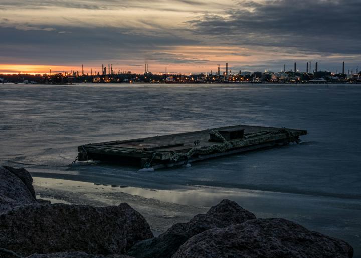 Oil refinery Finland. Credits: Carlos "Grury" Santos / Unsplash