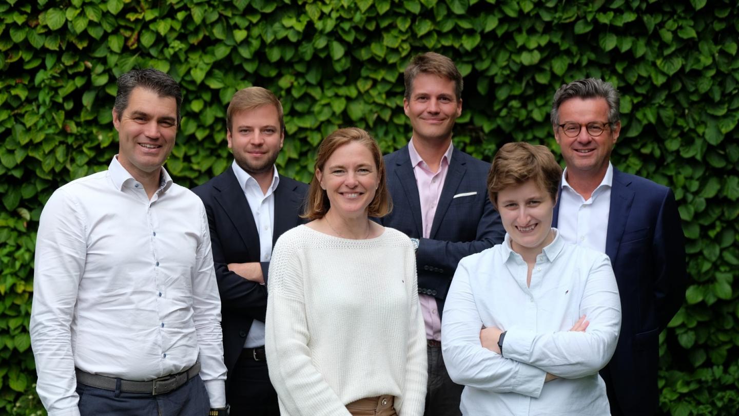 Van links naar rechts: Hans Vanlanduyt, Julien Daco, Elke Tremmerie, Yoni Jennes, Astrid Vandewalle en Stephan Desplancke Van links naar rechts: Hans Vanlanduyt, Julien Daco, Elke Tremmerie, Yoni Jennes, Astrid Vandewalle en Stephan Desplancke