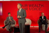 Olivier Goerens (directeur Belfius Private), Olivier Onclin (vice-CEO Belfius) en Dirk Gyselinck (directielid Belfius)