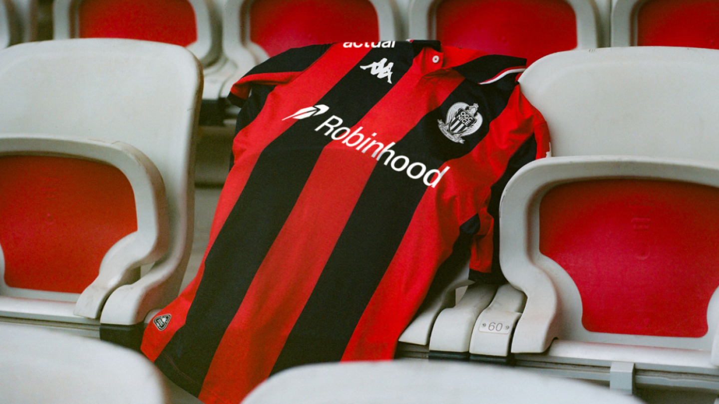 Afgelopen maand tekende Robinhood een driejarig sponsorcontract met de Franse voetbalclub OSG Nice. De club speelt deze maand in de voorrondes van de Champions League. Foto: OSG Nice. Afgelopen maand tekende Robinhood een driejarig sponsorcontract met de Franse voetbalclub OSG Nice. De club speelt deze maand in de voorrondes van de Champions League. Foto: OSG Nice.