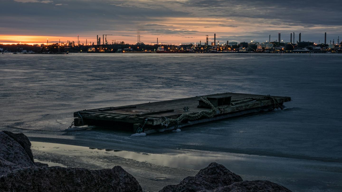 Oil refinery Finland. Credits: Carlos "Grury" Santos / Unsplash