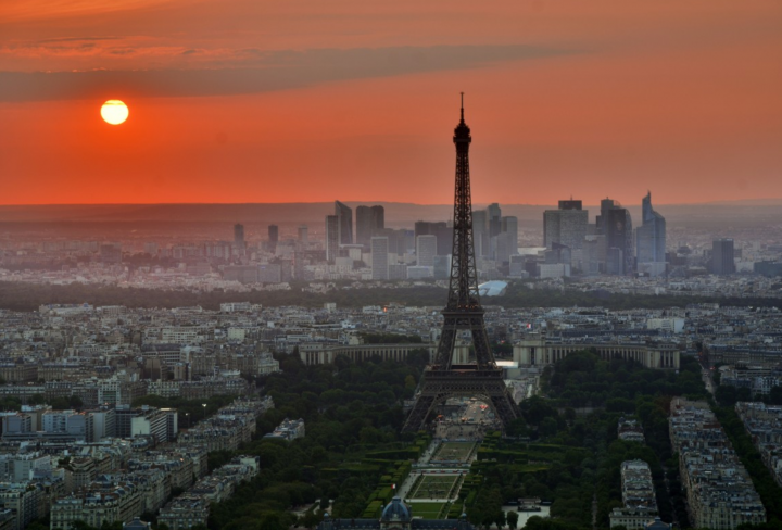 Sunset in Paris. Photo: CC0 via pxhere.