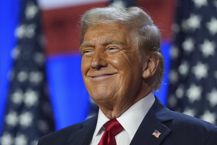 Trump tijdens verkiezingsavond - foto van AP Photo/Evan Vucci
