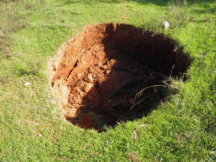 hole-1036733_1280-Nikki Dawson-Pixabay