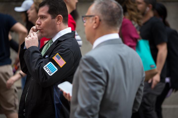 Wall Street handelaar, NYSE. Foto door Alex Proimos, via Flickr.
