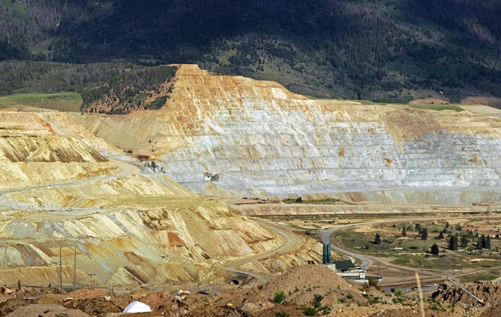 Een kopermijn in de Amerikaanse staat Montana. Foto: James St. John, CC BY 2.0.