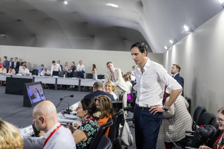 The EU's climate commissioner Wopke Hoekstra, right, takes part in a ministerial meeting during COP30, in Belém, Brazil. Photo: EU.