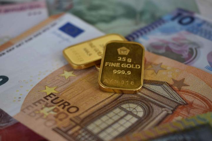 Gold - Robert Lens via Pexels