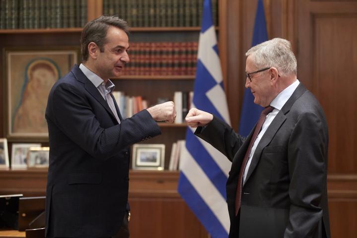 ESM DG Klaus Regling meeting with Greek prime minister Kyriakos Mitsotakis in March 2020. Photo by New Democracy via Flickr CC BY 2.0.