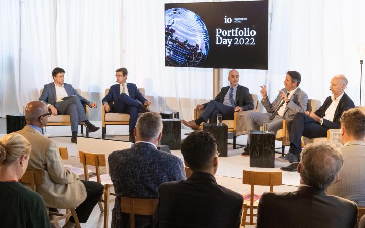 Right to left:  Jan Longeval, Frank Vranken, Jan Vergote, Jurgen Vluijmans and moderator Michaël Van Droogenbroeck. Photo: IO.