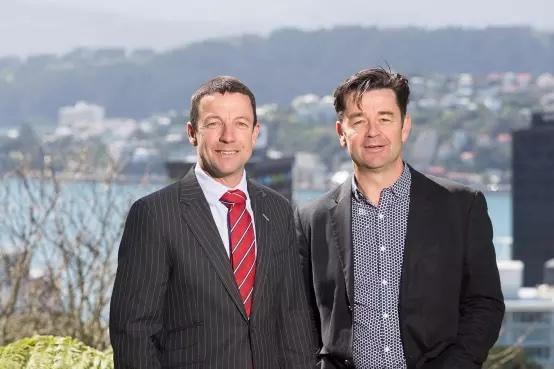 IIS founder Anthony Edmonds and InvestNow general manager Mike Heath. (Image: IIS)
