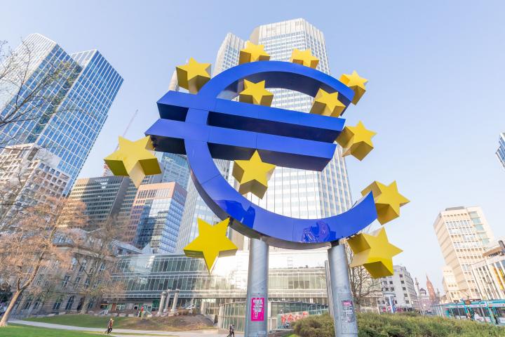 The eurosign next to the ECB tower in Frankfurt. Photo: Getty Images.