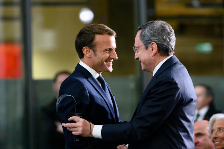 Emmanuel Macron and Mario Draghi (2019 archive photo)