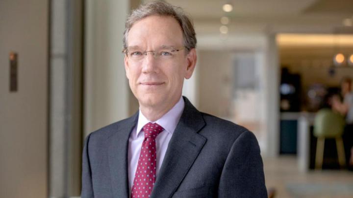 Capital Group CEO Robert Lovelace