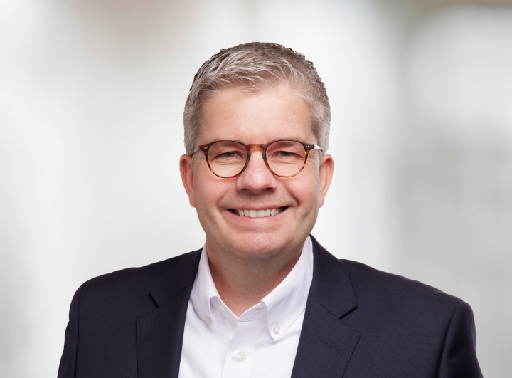 Kurt Jovy, Universal Investment