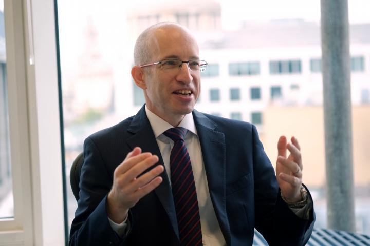 Yoram Lustig, T. Rowe Price
