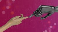 Een robothand en een menselijke hand